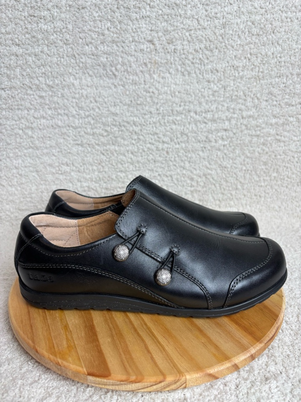 Taos Shoes Womens‎ 8.5 Blend Slip On in Black Leather Upper Casual Comfort